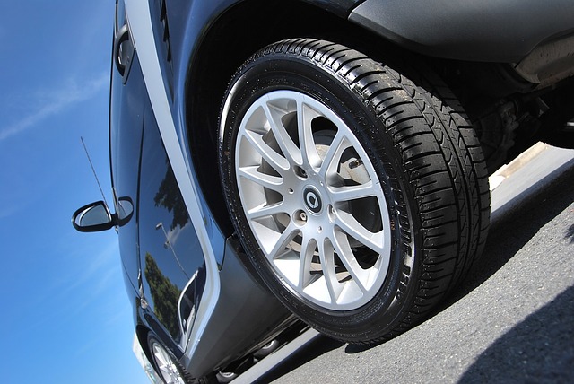 black car with lionhart tires